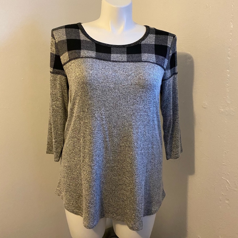 NWT Maurices plaid shirt sweater Large Grey Black